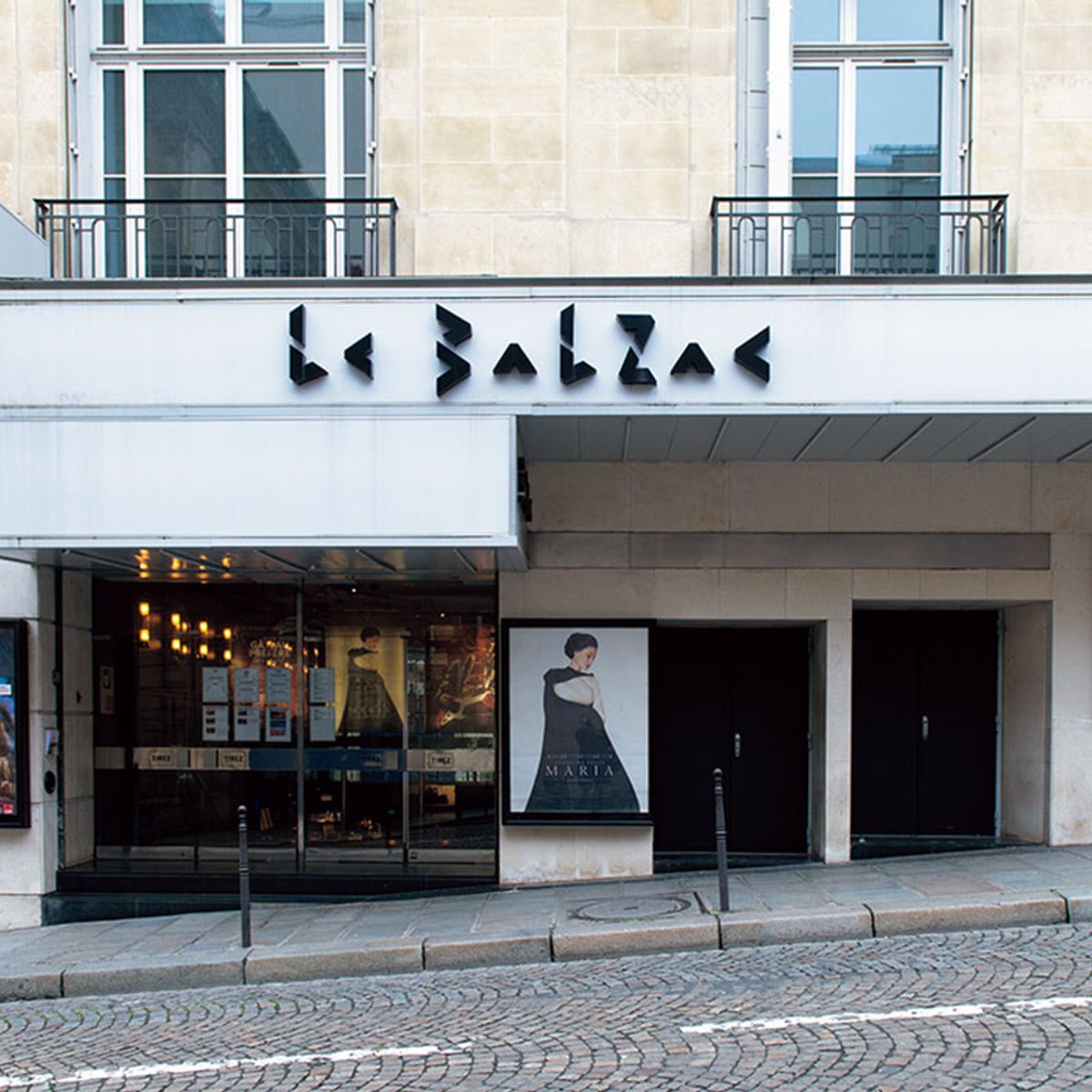 お買い物前に立ち寄って。シャンゼリゼで出合う、歴史ある文化スポット。【シネマティックなパリ vol.8】