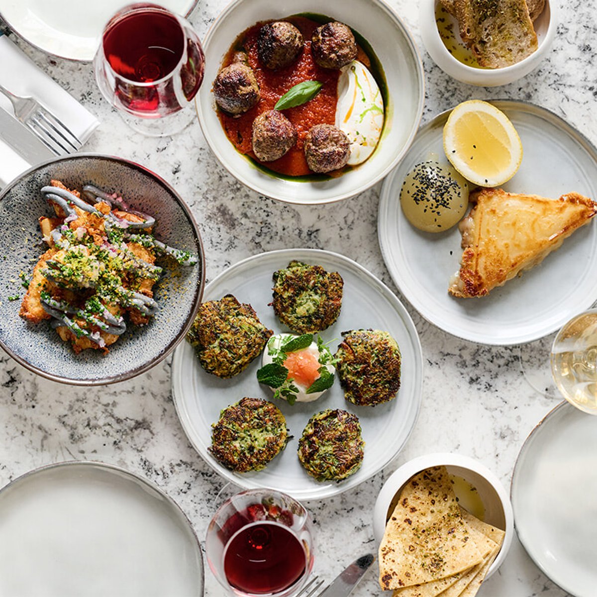 ギリシャ料理をおいしく発見、スピティ・ソウでヤマス（乾杯）！