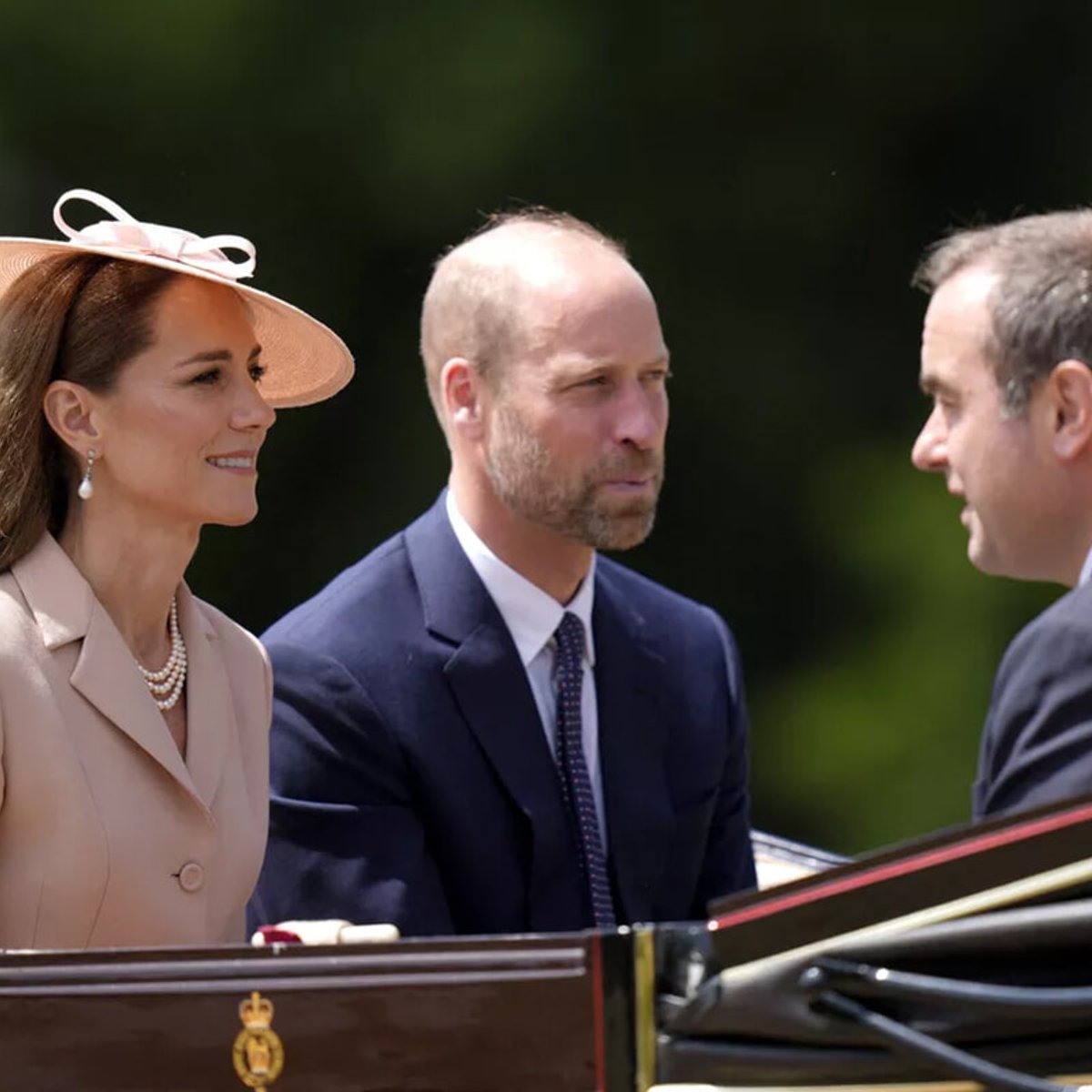 キャサリン皇太子妃とウィリアム皇太子、これまで以上に親密に……。マクロン夫妻のウィンザー訪問時のジェスチャーが話題に！