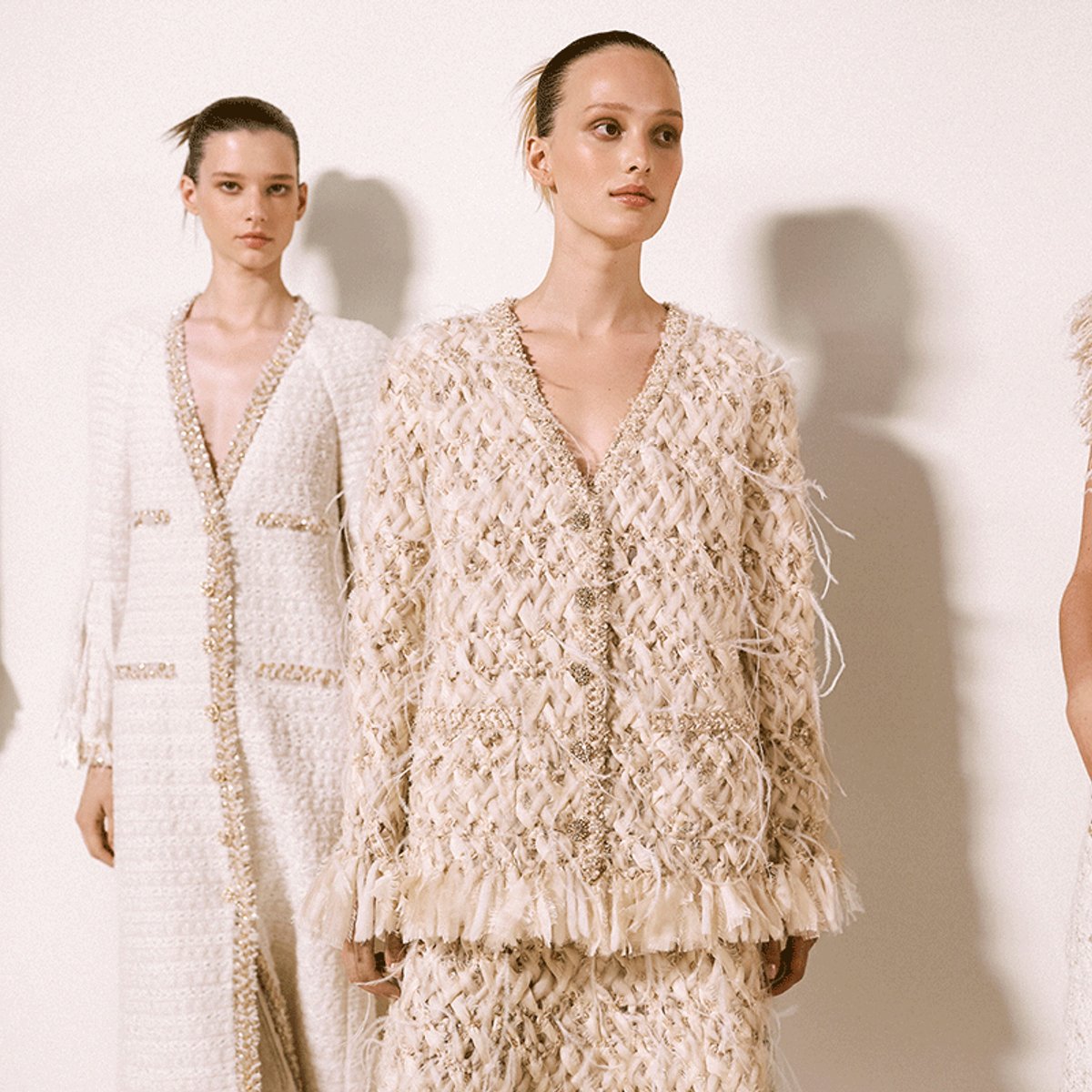 シャネル2025-26年秋冬オートクチュールコレクションで表した、スーツと大自然への賛美。