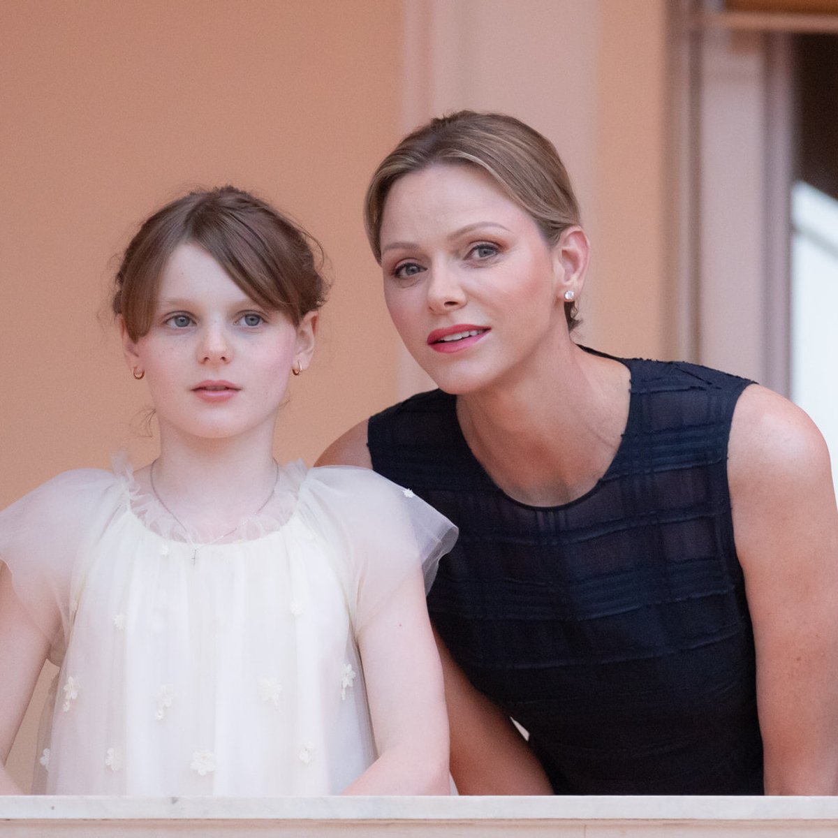 10歳を迎えたモナコ公国のガブリエラ公女、可愛すぎる夏のロイヤルファッションを振り返る！