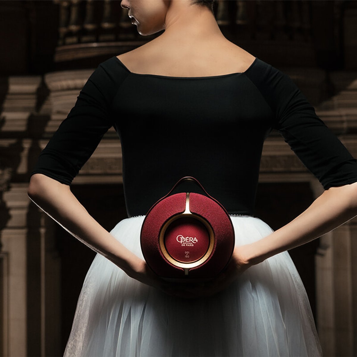 ガルニエ宮150周年。デビアレから限定150台のオペラ座色のポータブルスピーカー。