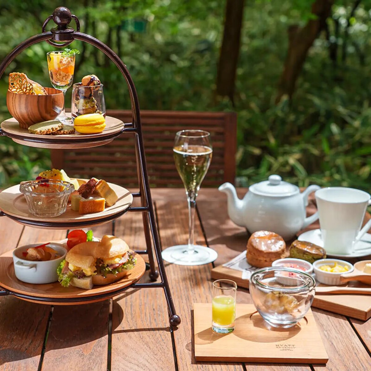 ハイアット リージェンシー 箱根 リゾート＆スパにて、 「夏のアフタヌーンティ＆シーズナルスイーツ」を楽しむ 。