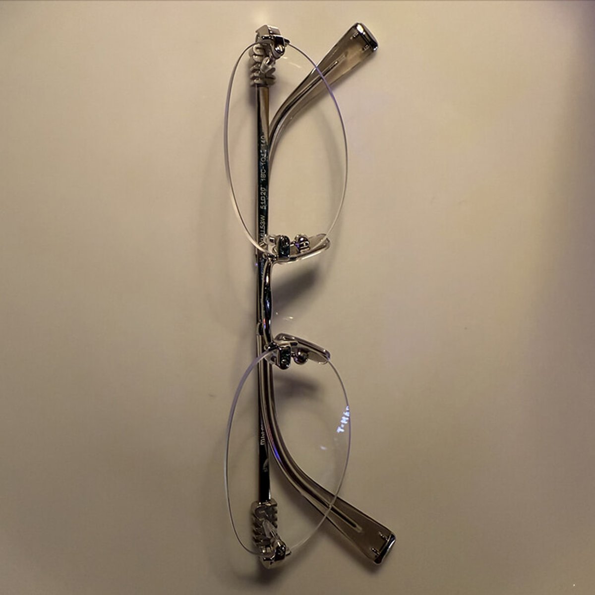 ミュウミュウのリムネスメガネが、いまの気分です。