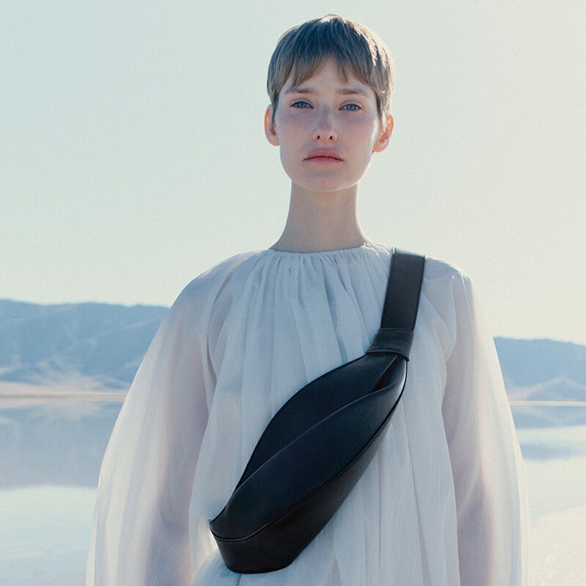 パリ発のレザーグッズブランド、ポレーヌからふたつの新作が登場！