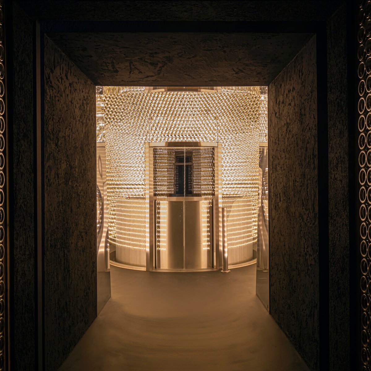 現代アートに囲まれたワイナリーで育まれる、フランチャコルタ「カ・デル・ボスコ」の秘密。