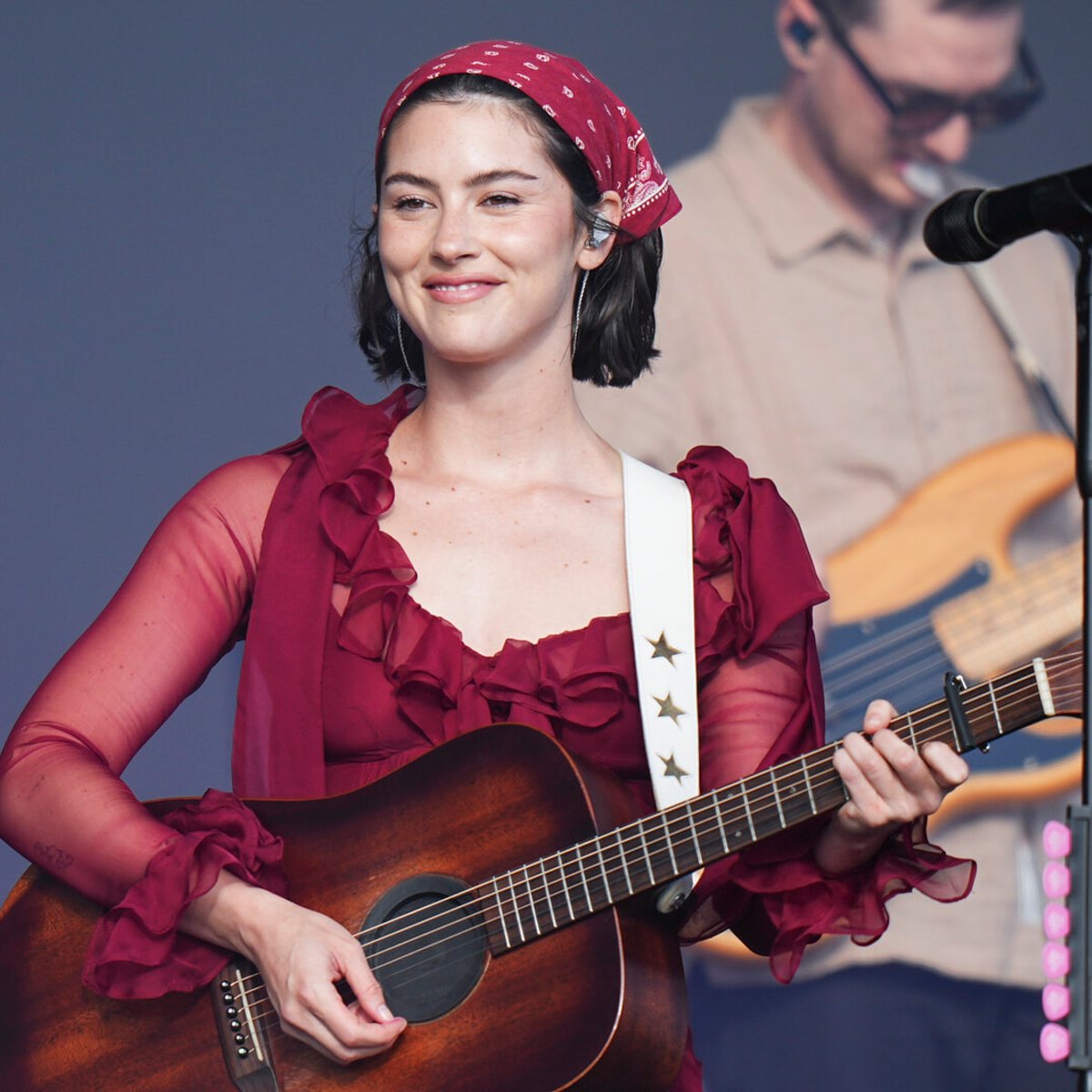 「BOHOシック」なバンダナヘアアレンジが、この夏ハリウッドを席巻中！