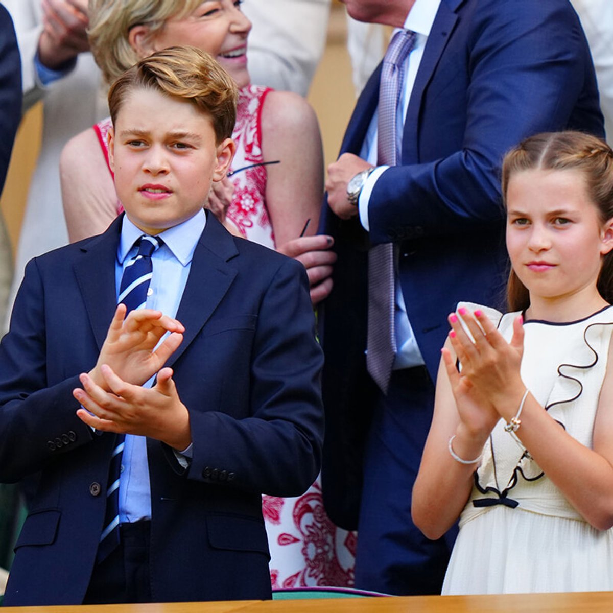 10歳のシャーロット王女、ジョージ王子の誕生日に着て話題になったフランスのブランドとは？