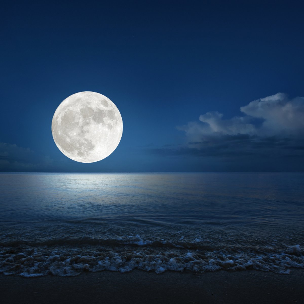 2025年8月の満月「スタージョンムーン」はいつ？水瓶座からのメッセージ＆注目星座