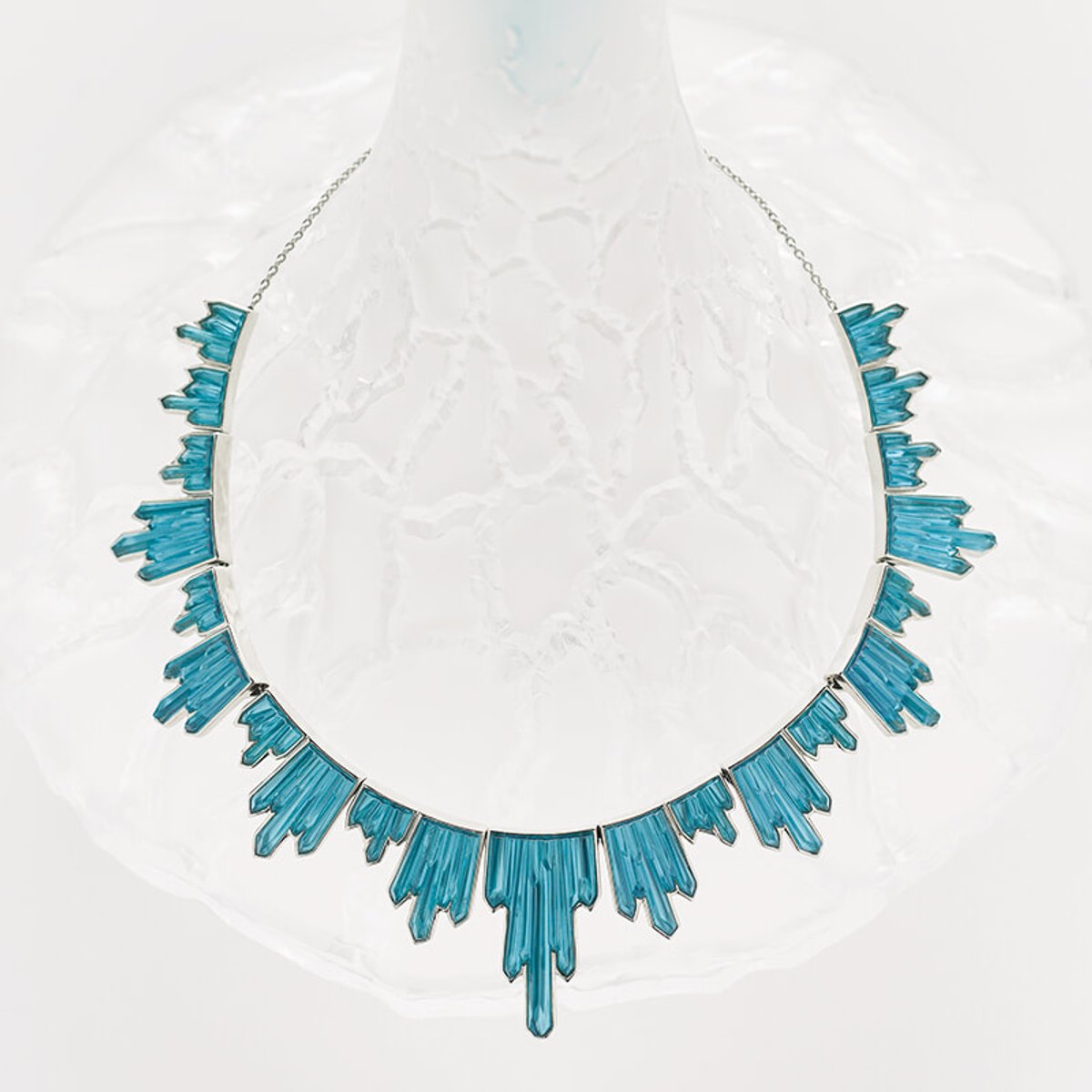 フランスきっての名門クリスタルガラスメゾン、ラリックが最新「テラミネラル」を発表。