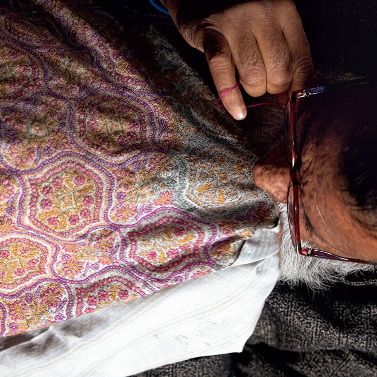 美しい手刺繍が生まれる、憧れ続けたインドの街シュリーナガルへ。