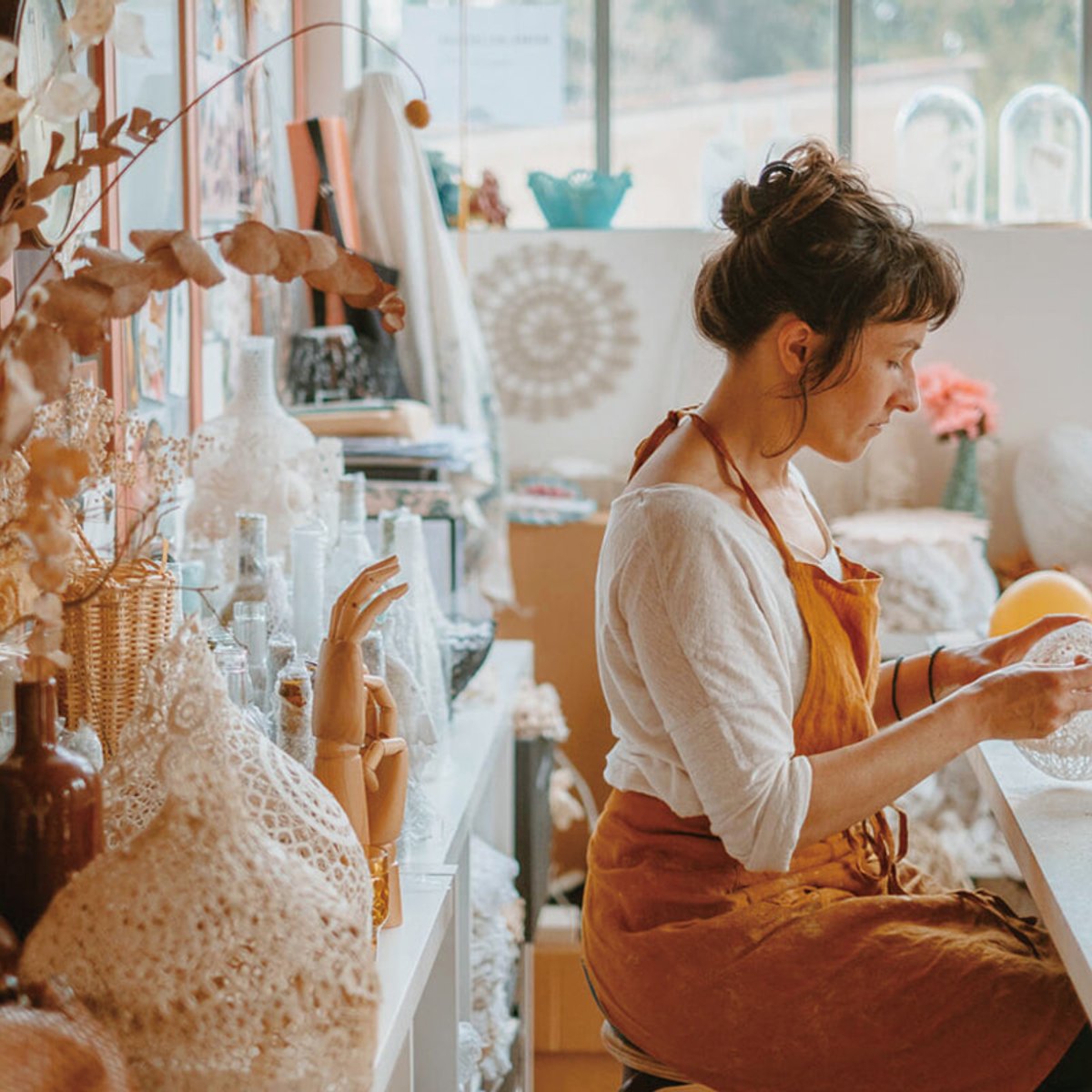 色彩とフォルムで魅せる、ヴィンテージレースの雑貨。