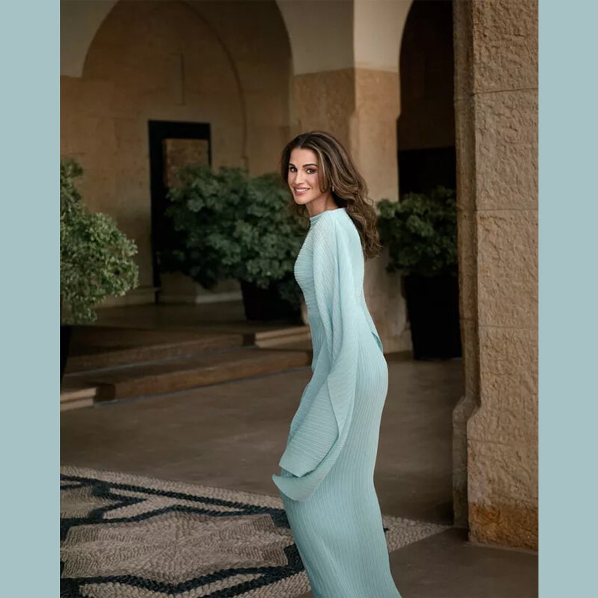 ヨルダンのラーニア王妃、55歳の誕生日を記念して公開された写真が話題に！