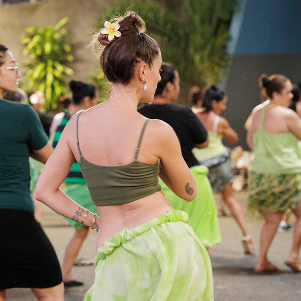 タヒチ島、地元っ子のおしゃれやタヒチアンダンスを体験。【タヒチの島々】