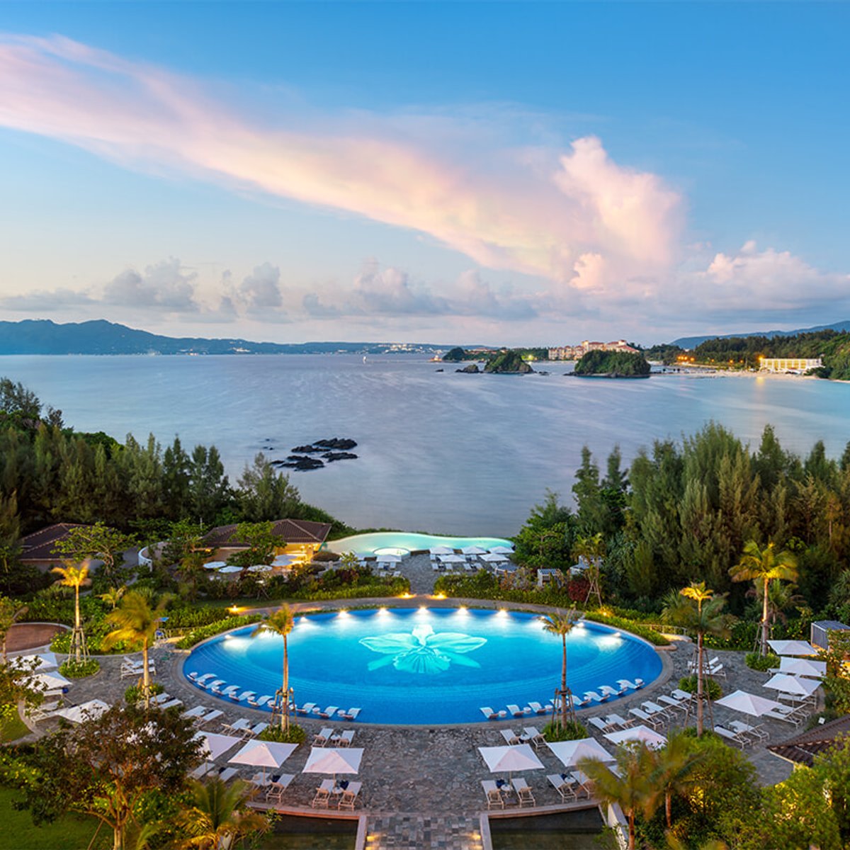 美しいビーチを望む、ハレクラニ沖縄にご招待！