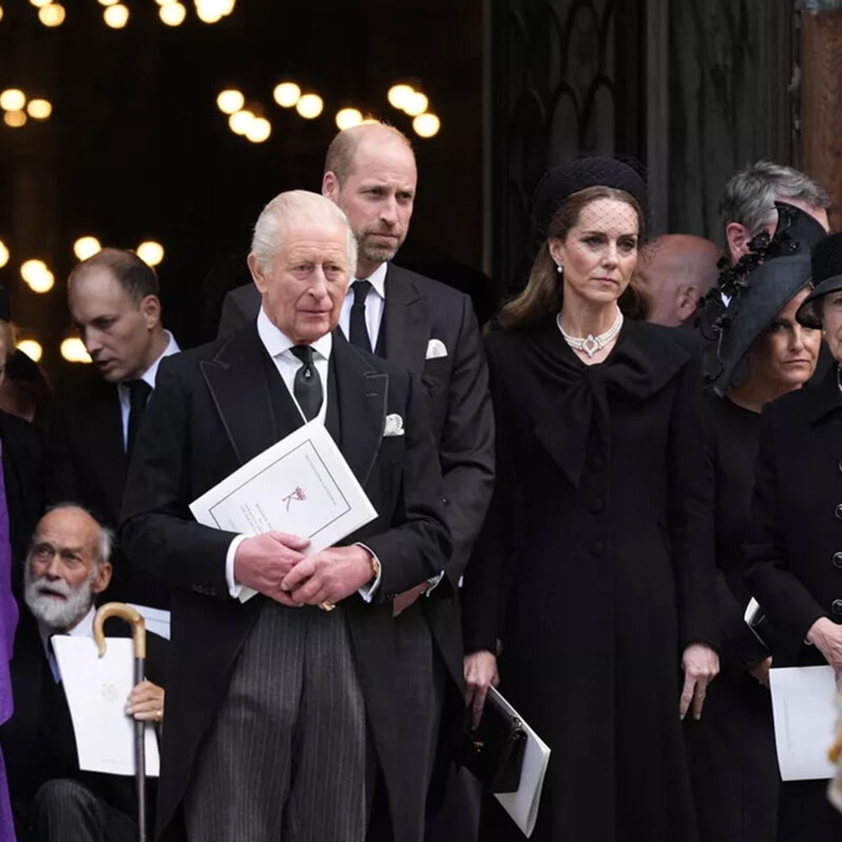 キャサリン皇太子妃はじめ英国王室メンバーが一挙集結。 ケント公爵夫人の葬儀に参列した喪服姿から学ぶ、ロイヤル流エレガンス。