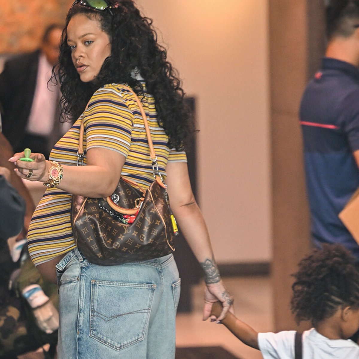 「家族の伝統に則った名前に」リアーナが第3子出産を公表。名前に込められた特別な意味とは？