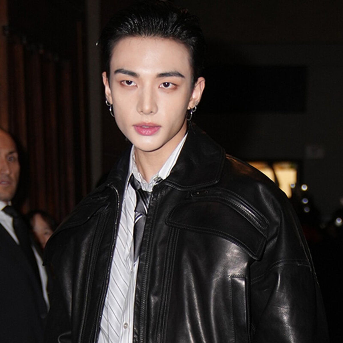 【スキズ ヒョンジン、ALLDAY PROJECTをスナップ】新生ヴェルサーチェが魅せた、2026年春夏コレクション。