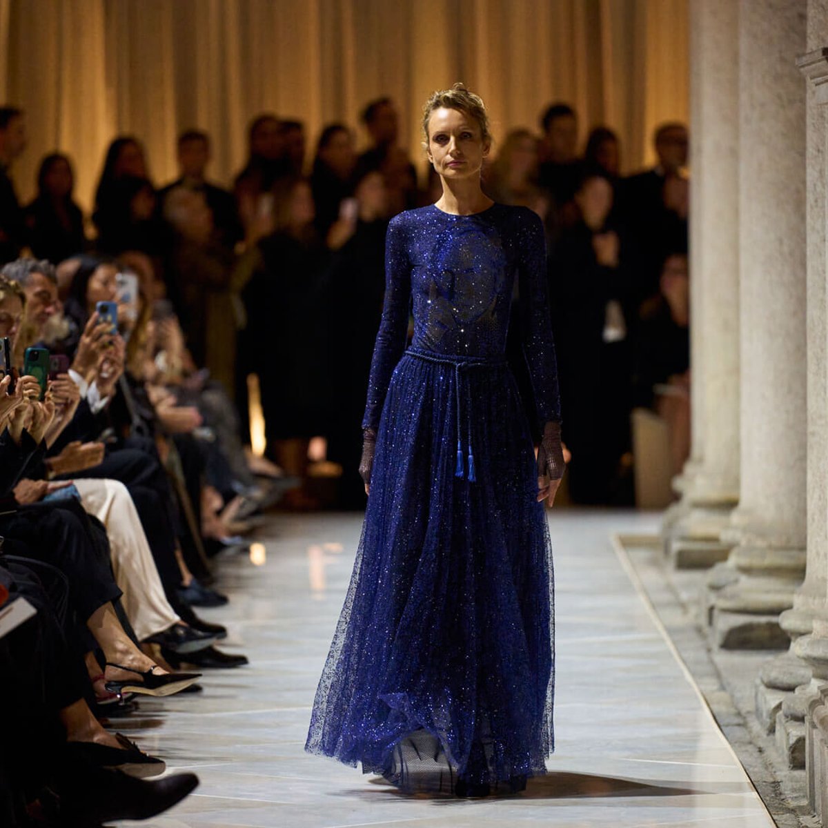 ジョルジオ アルマーニ50周年にしてラストコレクションを飾る。ケイト・ブランシェット、リチャード・ギアらがトリビュート。
