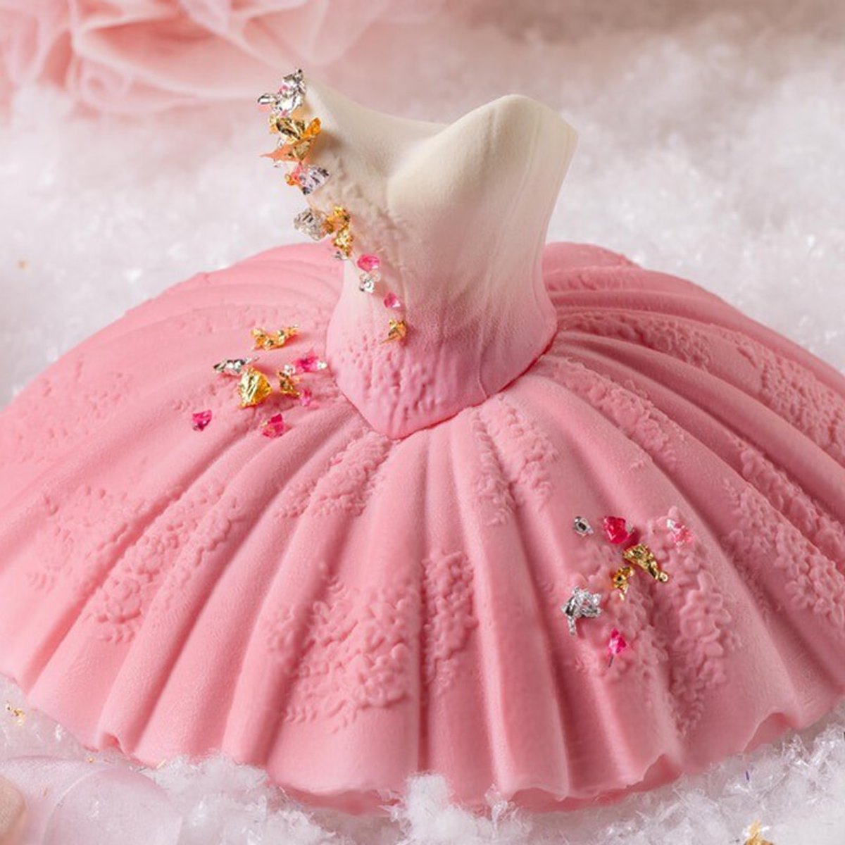 カフェ・ドゥ・ラ・ペのクリスマスマスケーキは、ローズ・アダージュのピンクのチュチュ！