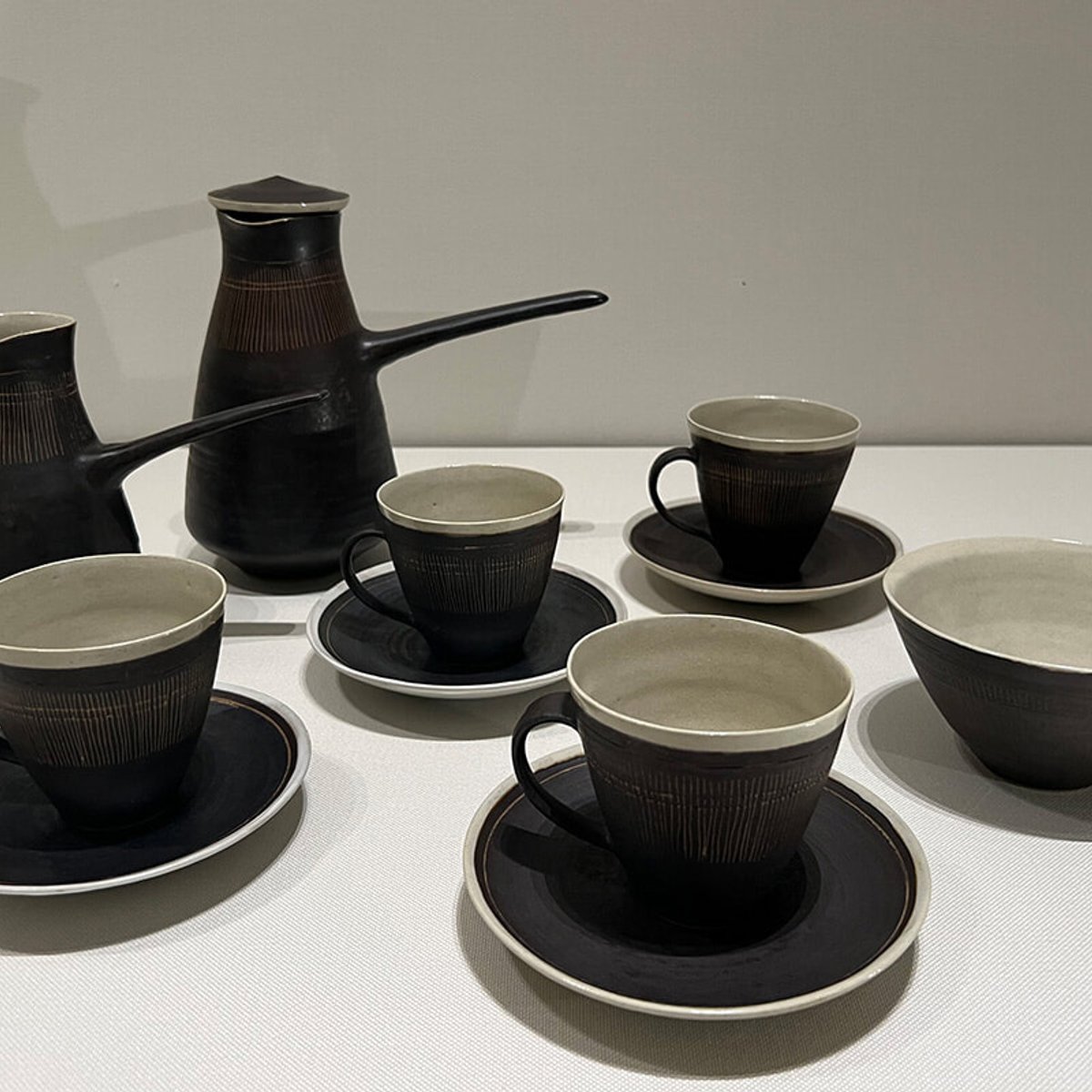 金沢で愛でる、陶芸家ルーシー・リーの優美なうつわ。10年ぶりの回顧展の見どころとは？