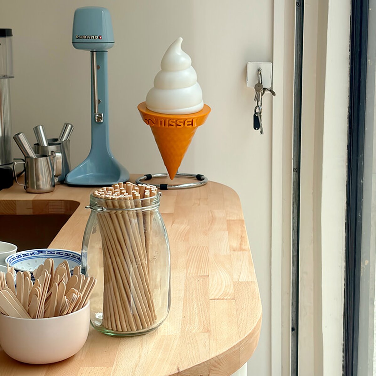 【パリ 食べ歩き】近くの庭園で味わいたい。ユニークなフレーバーが揃うアイスショップ「ジェイジェイ・ヒングス・アイスクリーム」。