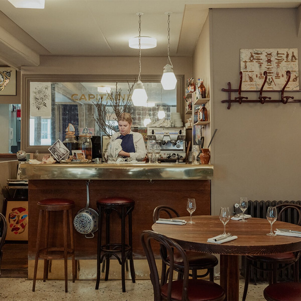 【パリ ビストロ】ワインバー開拓中の在仏フォトグラファーがすすめる、ワインが進むマレ地区の「キャピテーヌ」。