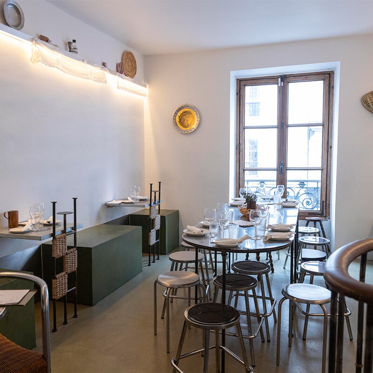 【パリ エスニック料理】小腹がすいたら立ち寄りたい「タヴェルナ」。小皿で楽しむ、新鮮なギリシャの味。