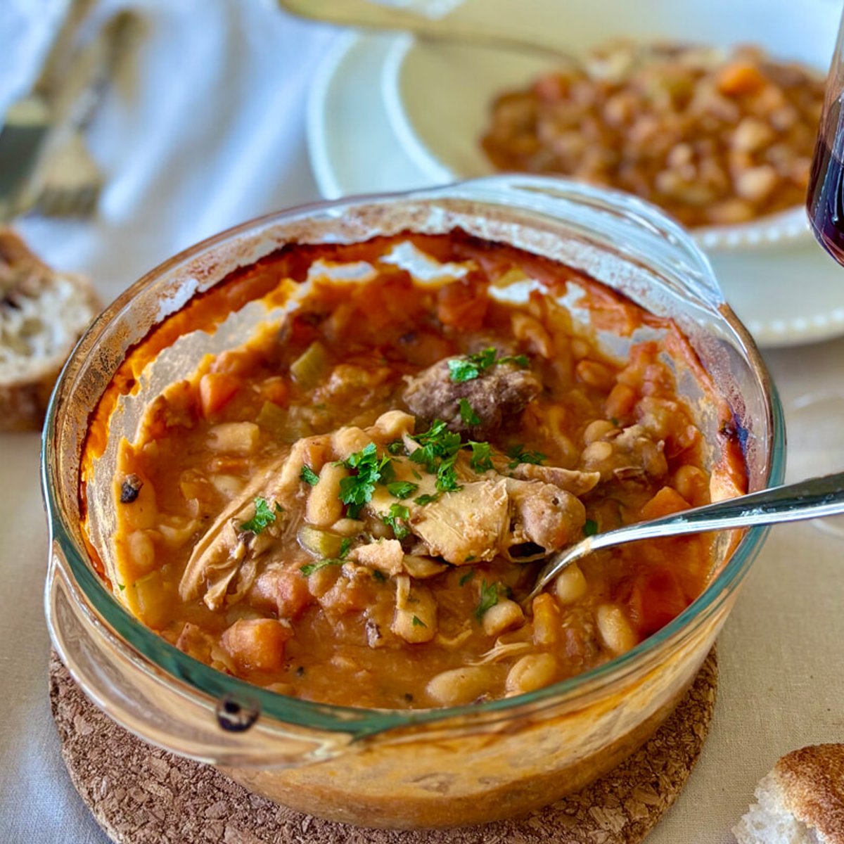 カスレ風、白インゲン豆と鶏肉の煮込み。
