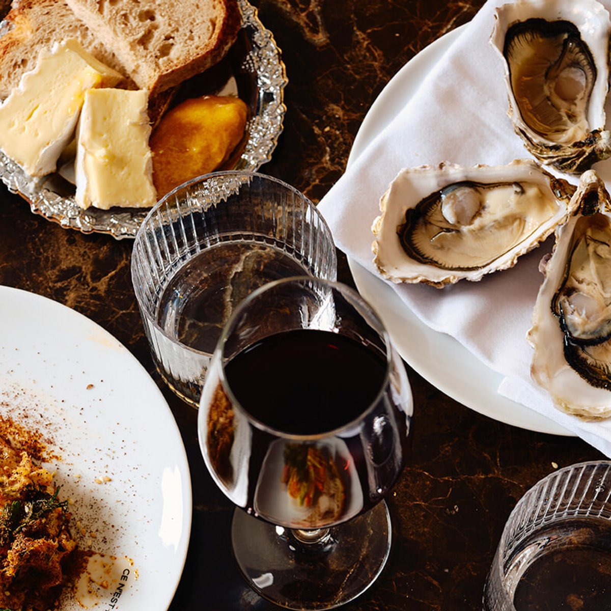 【パリ レストラン】アンヴィ・ル・バンケ、グルマンを唸らせ迷わせる盛りだくさんのビュッフェ。