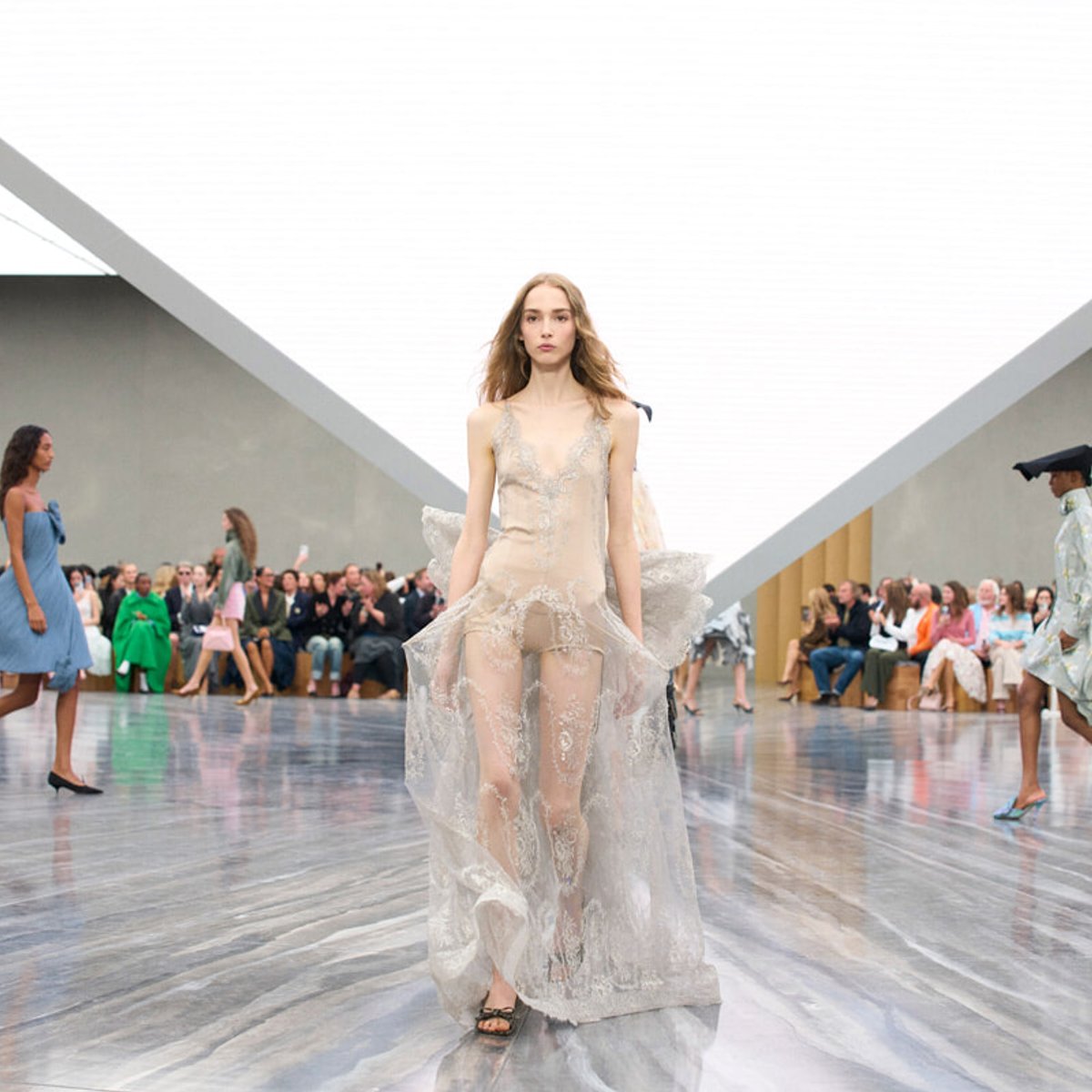 ジョナサン・アンダーソンのディオールに、 スタンディングオベーション。