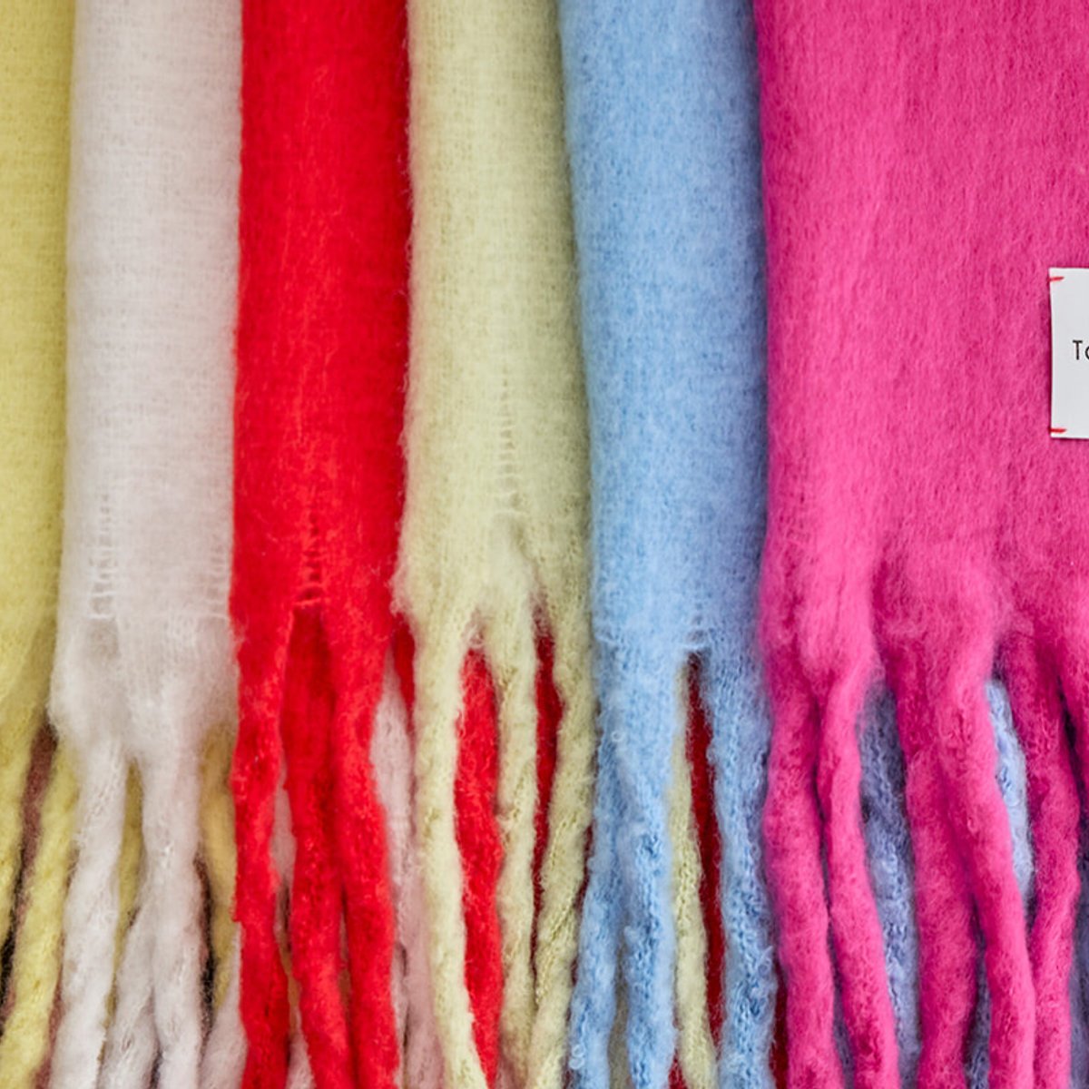 【トゥービー バイ アニエスべー】マフラー＆ストールは色・柄違いで揃えて、冬のおしゃれをアップデート。