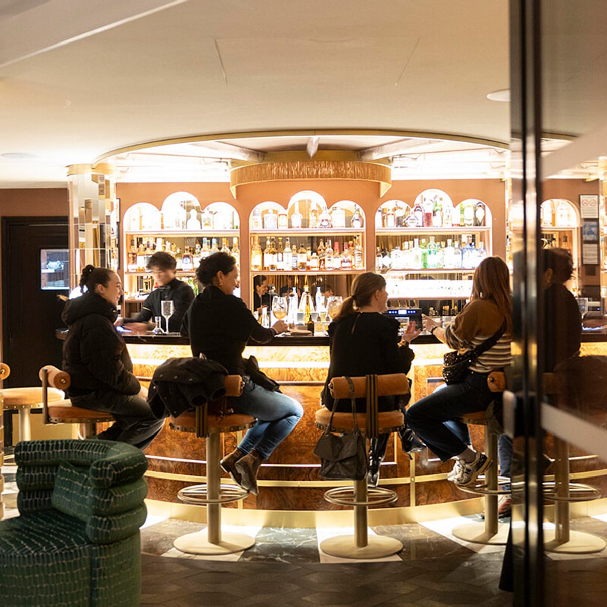 パリでアペロするならここ！ フィガロ編集部厳選のワインバー＆バー6軒。