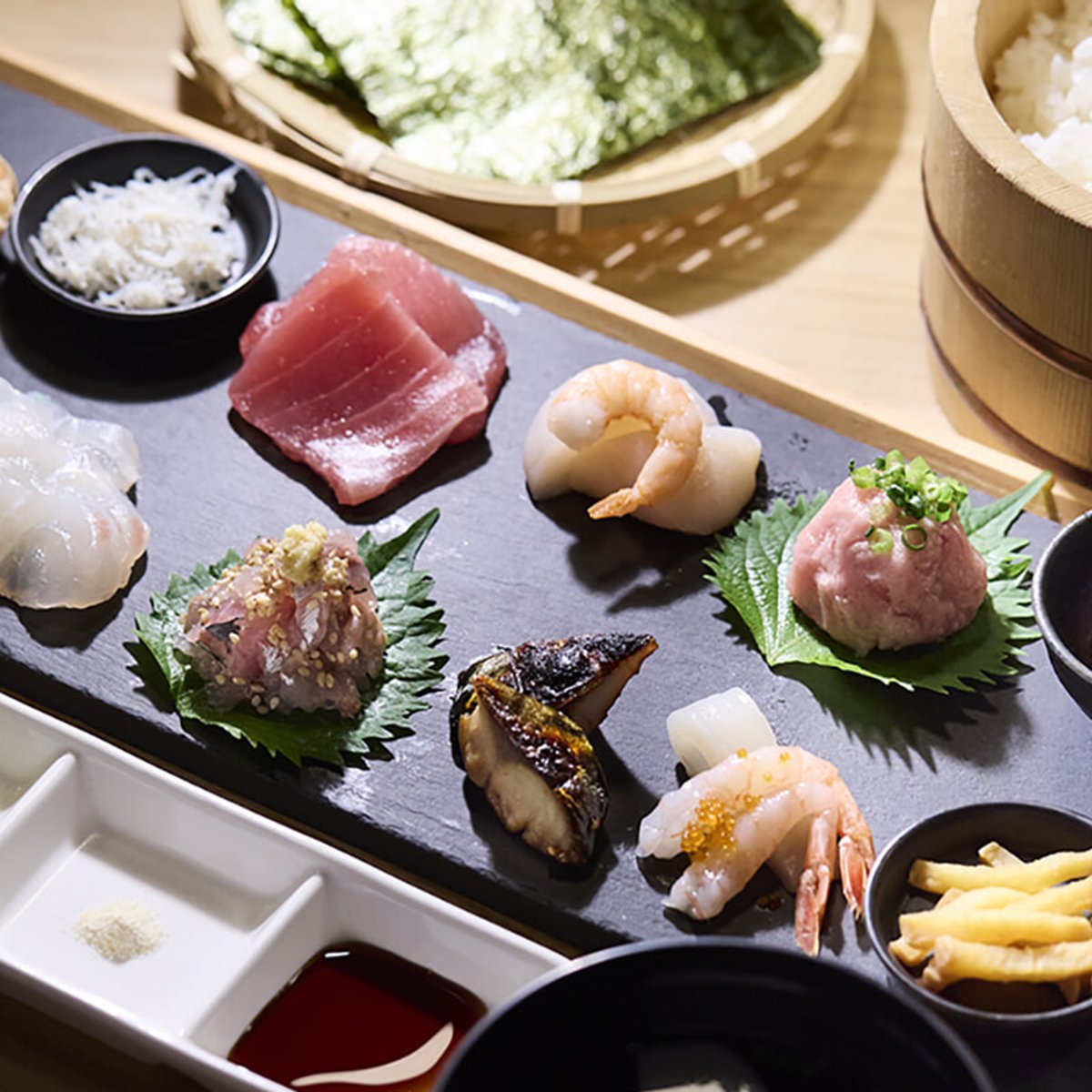 【ひとり旅おすすめ】湯河原で文豪気分、本に囲まれた贅沢なおこもりステイ。