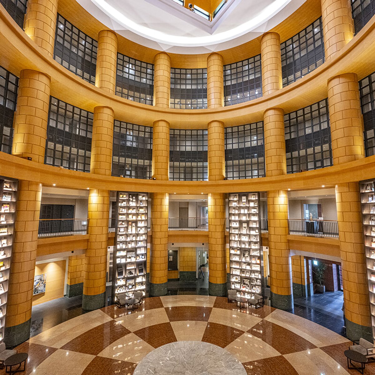 【福岡・博多】名建築と本に囲まれた、大人の知的好奇心を満たすホテルへ。