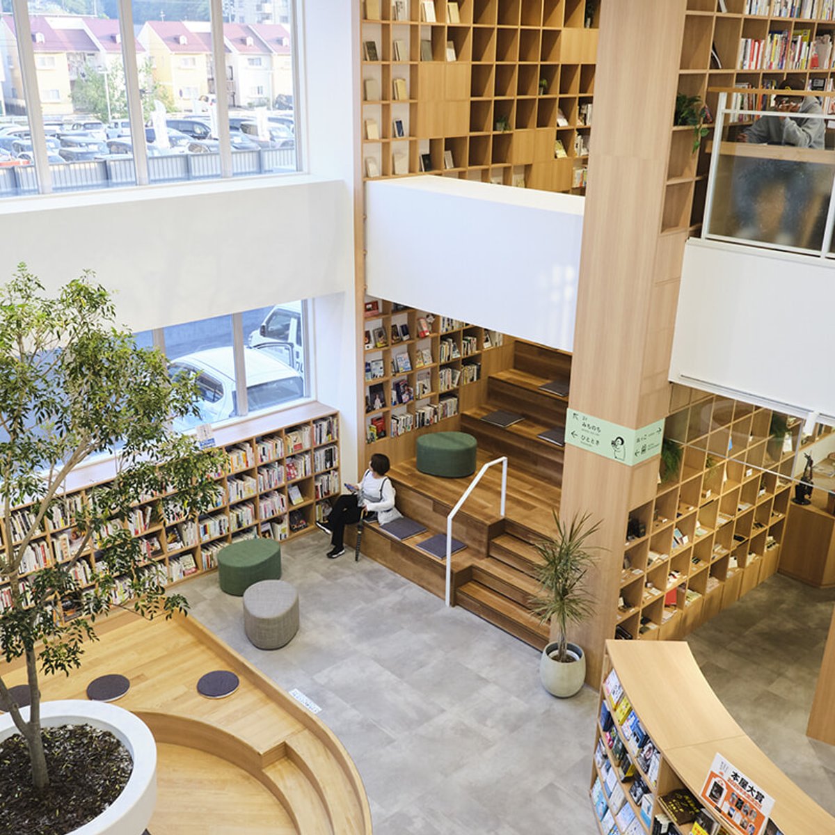 真夜中の書店探索も！ 山口・下関「ねをはす ホテル ブック&カフェ」で本の沼に落ちる。