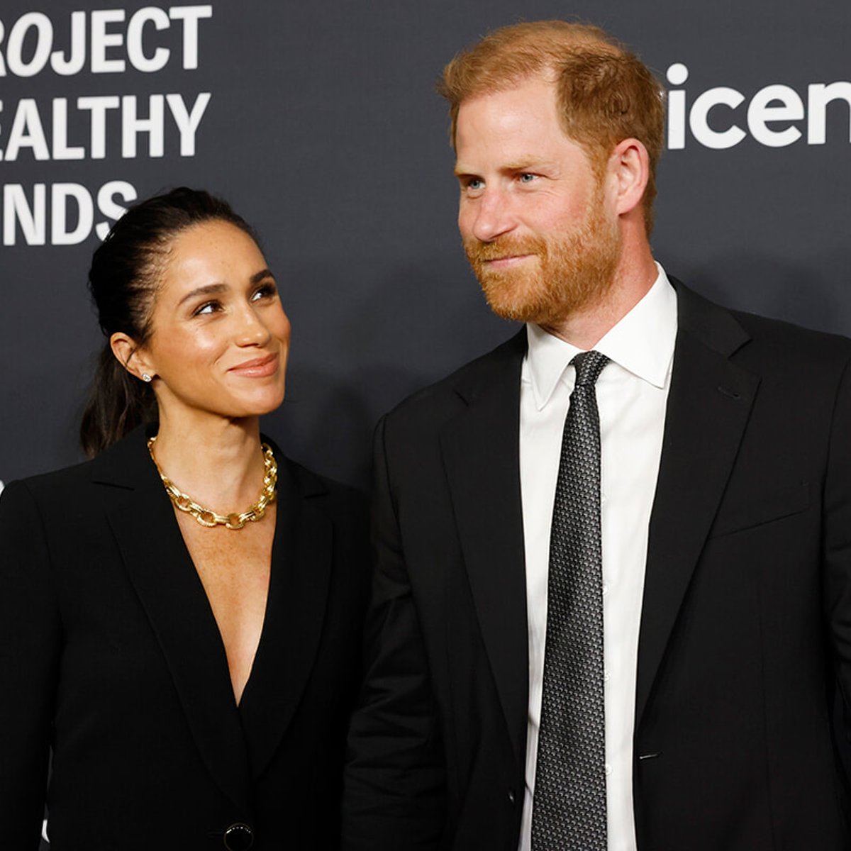 メーガン夫人、次なる舞台はファッション界。英国王室の一員となって以来の動向とその狙い。