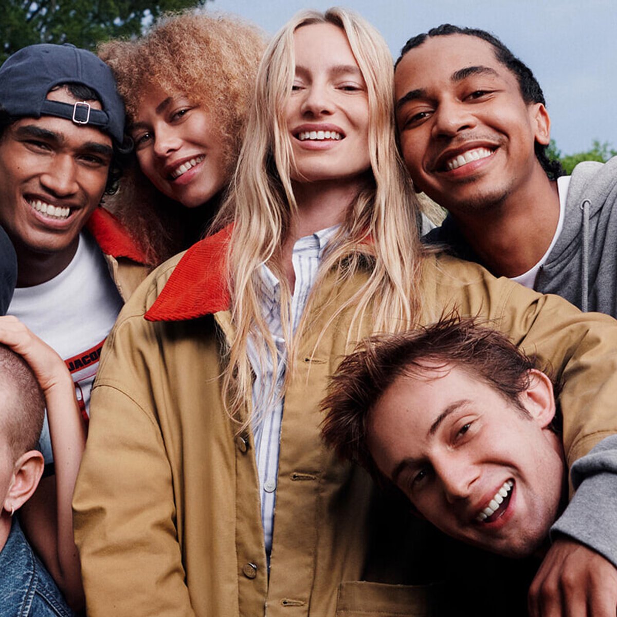 【マーク ジェイコブス×アー・ペー・セー】コラボアイテムで秋のカレッジスタイルが完成。