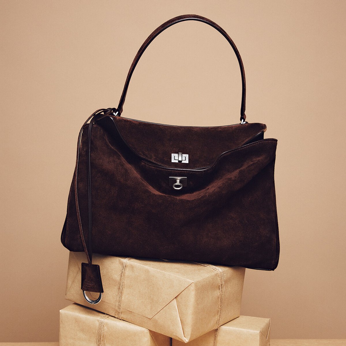 【バレンシアガのバッグ】ノンシャランなパリジェンヌ気分で持ちたい！