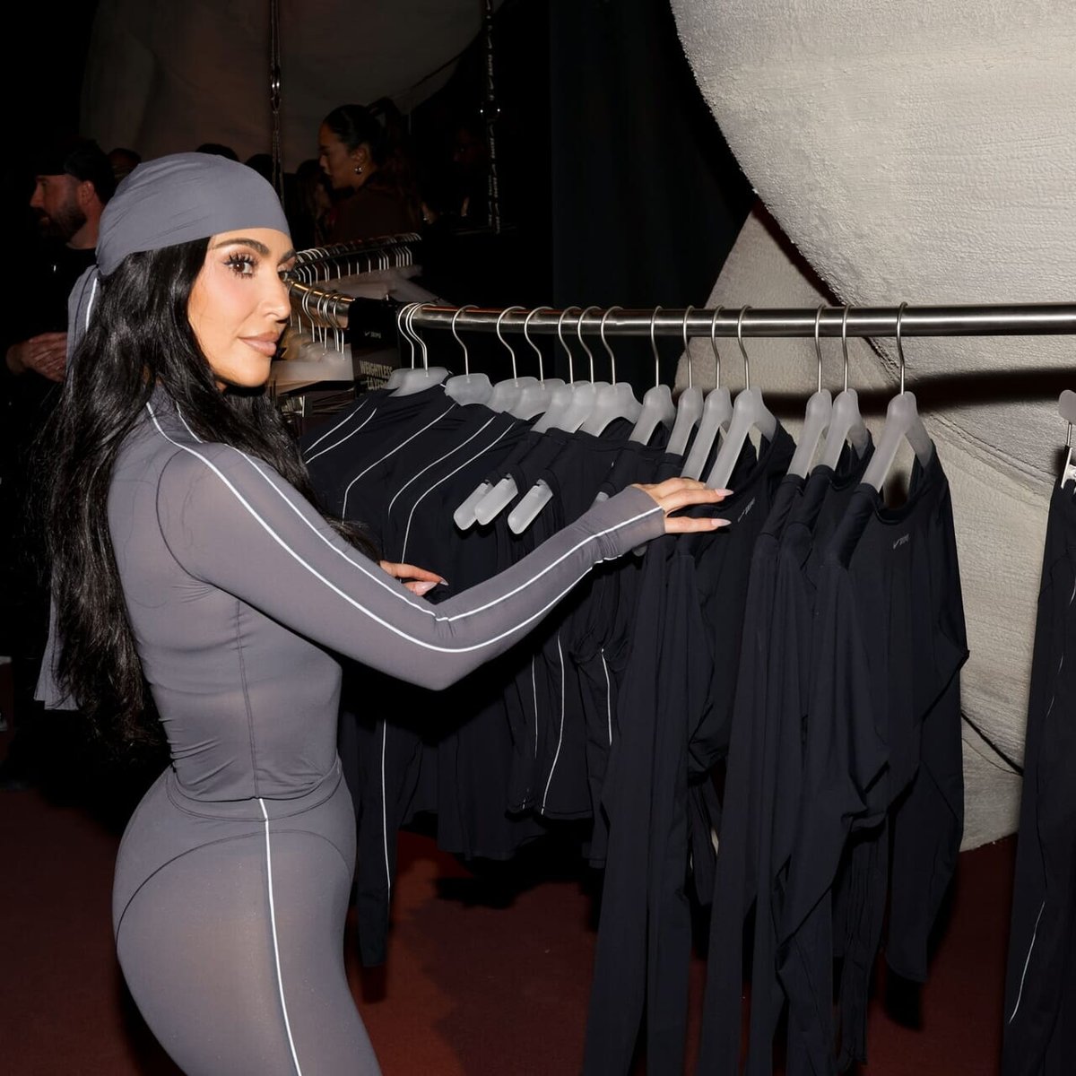 即完売したキム・カーダシアンの下着、議論を巻き起こした理由は？！