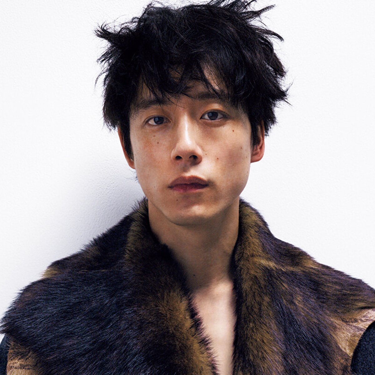 坂口健太郎、色香と儚さの狭間で。