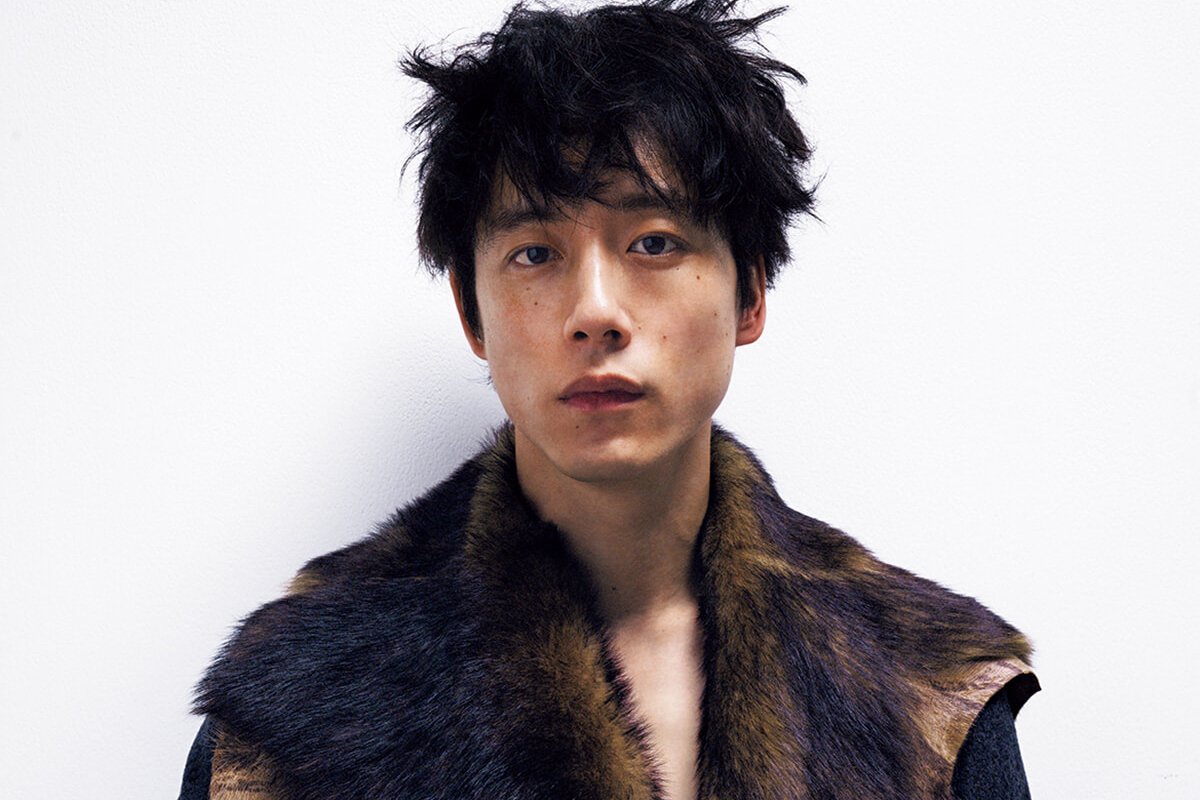 坂口健太郎、色香と儚さの狭間で。 | madameFIGARO.jp（フィガロジャポン）
