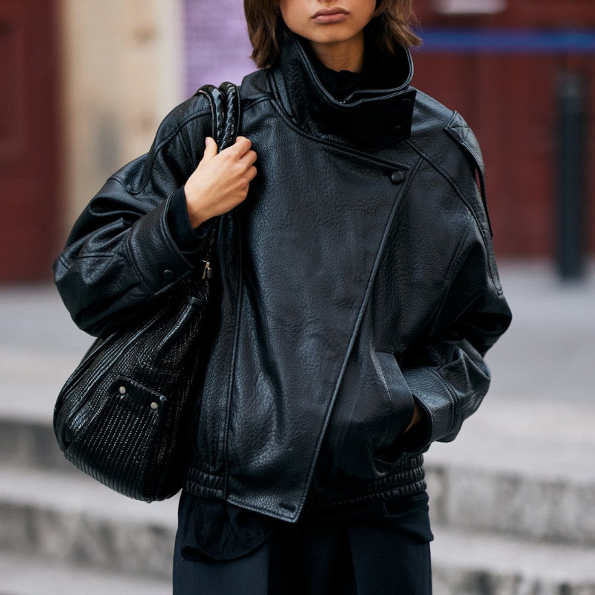 レザージャケットは、オーバーサイズが今年流。カジュアルにも。モードにも。｜海外スナップ6選