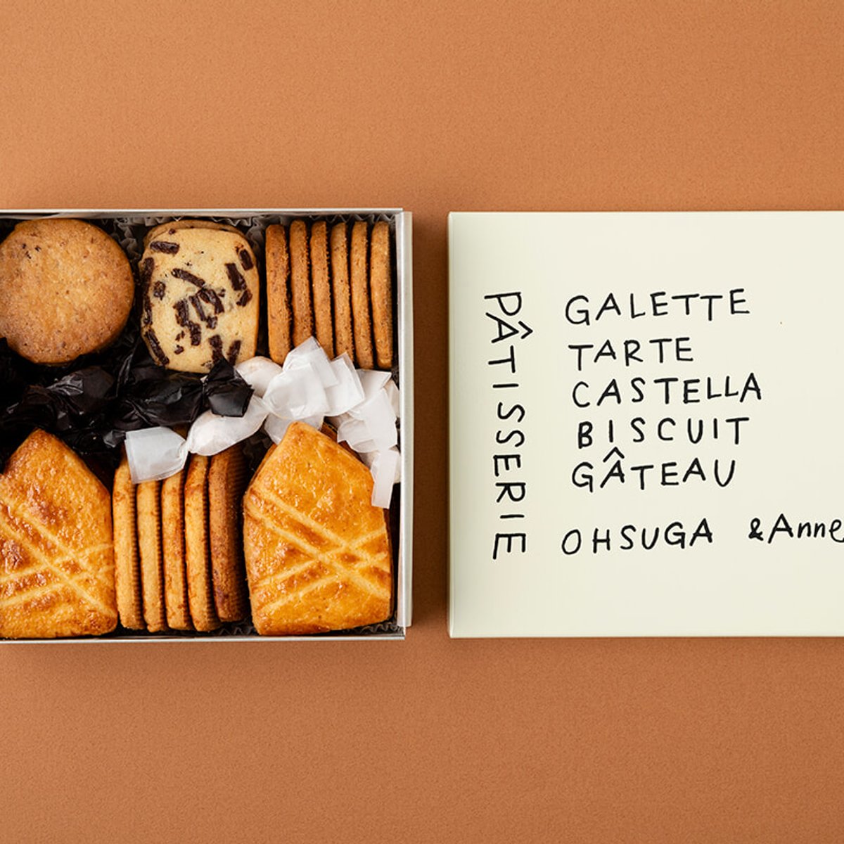 手土産にもおすすめ、旅したくなるクッキー缶。