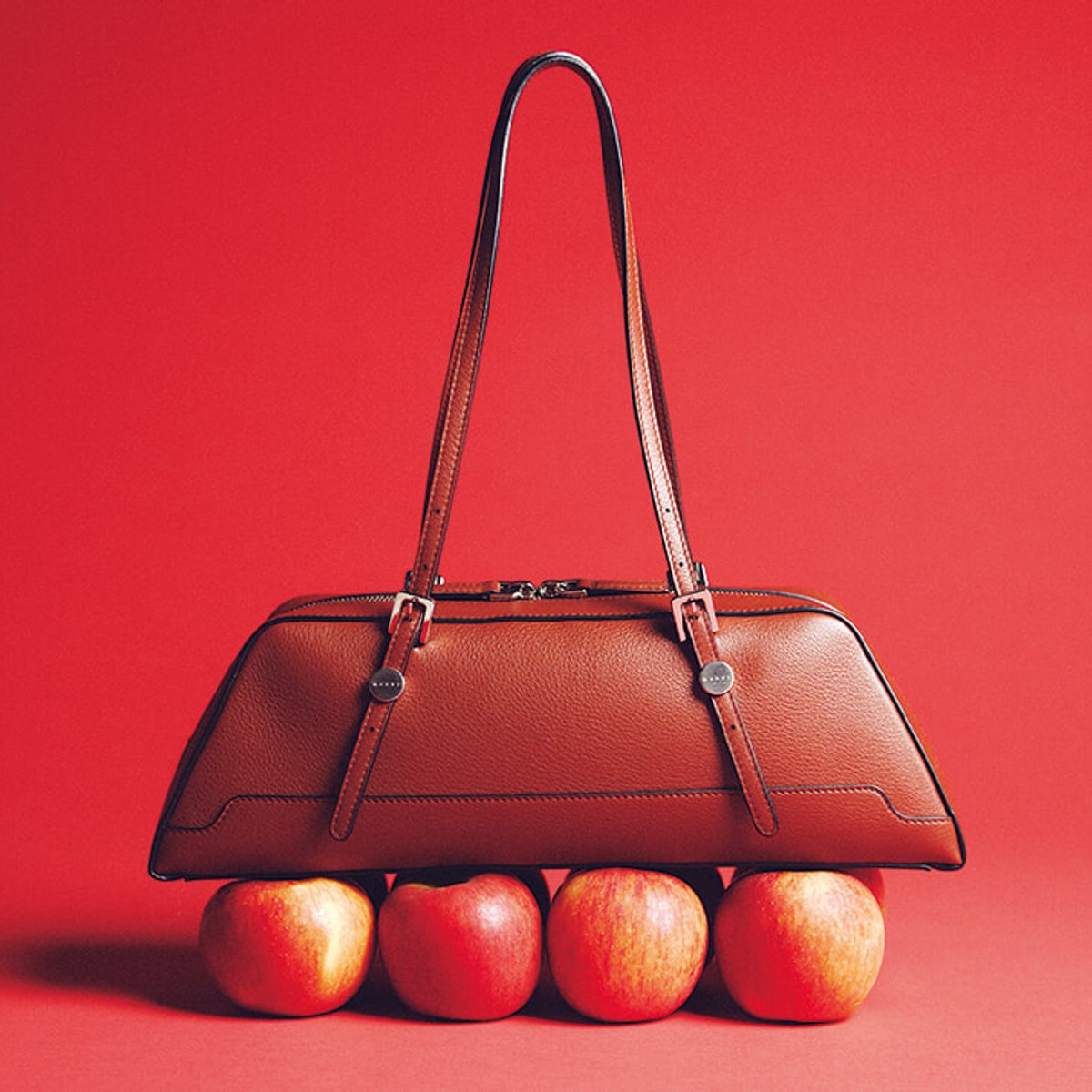 【マルニのバッグ】洗練のフォルムに目を奪われるバッグを日常の相棒に。