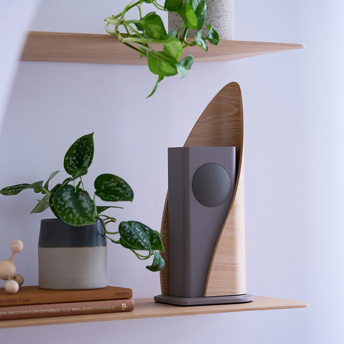 もっと心地よい音に包まれるおうち時間を叶える、おしゃれなオーディオブランドがデビュー。