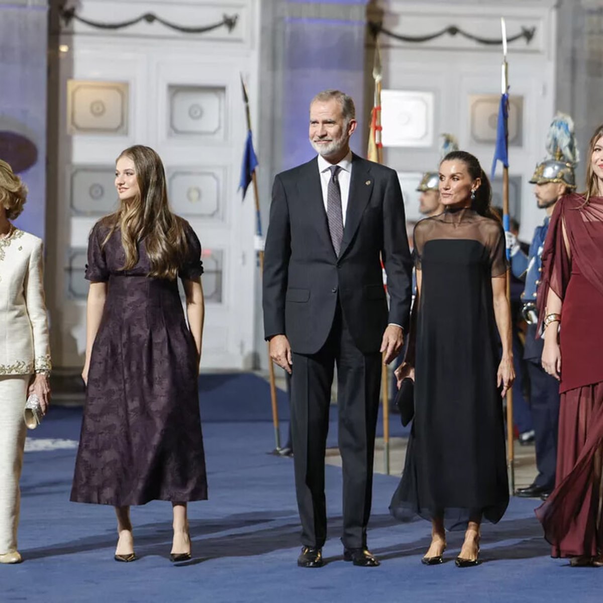 スペインのレオノール王女、式典で着用したH&Mのドレスが話題に。