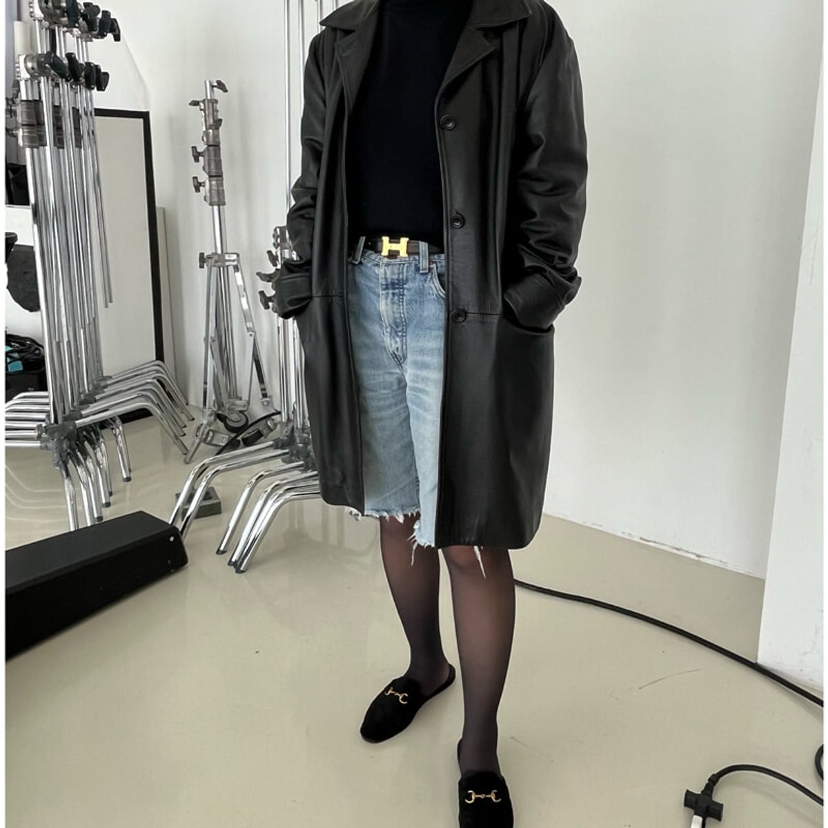 気温17度の服選びに迷ったら！ エディターが選ぶ、この秋ちょうどいいレザーアウター。