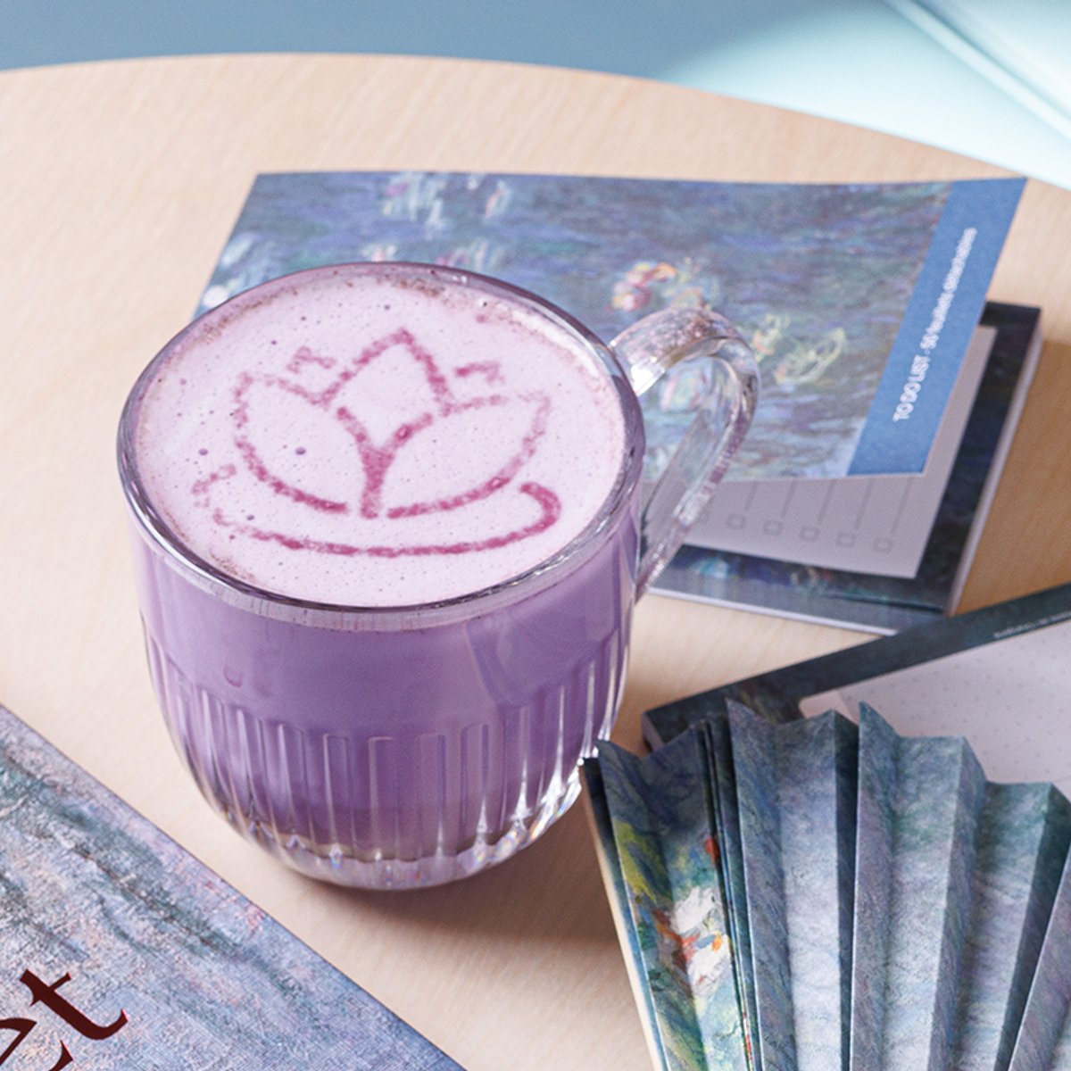 オランジュリー美術館、書店カフェで睡蓮色のティータイム。