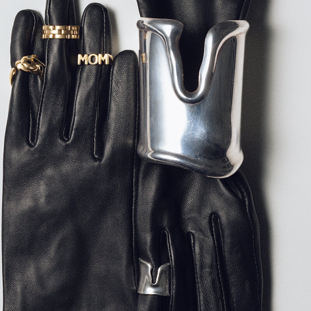 【濱本愛弓】女性のタフネスを表現するジュエリーの力を借りて。